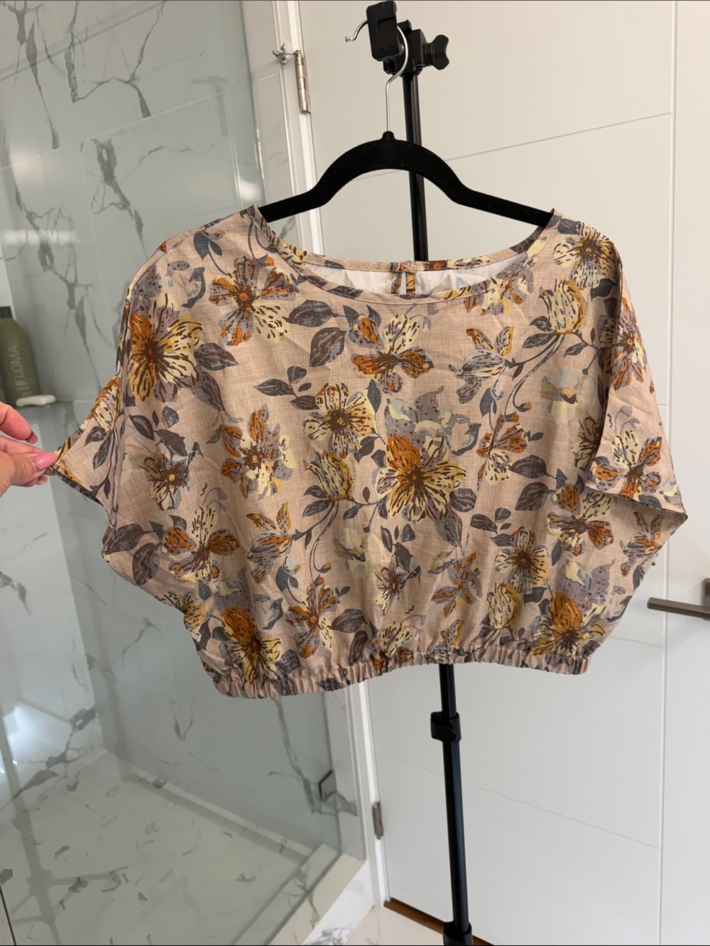 NEW SHEIN Beige Floral Short Sleeve Crop Top 24” Ptp/18” Len